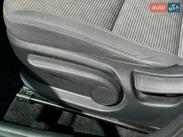 Червоний Кіа Niro, об'ємом двигуна 1.6 л та пробігом 82 тис. км за 16590 $, фото 21 на Automoto.ua