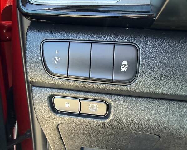 Червоний Кіа Niro, об'ємом двигуна 1.6 л та пробігом 280 тис. км за 10500 $, фото 24 на Automoto.ua