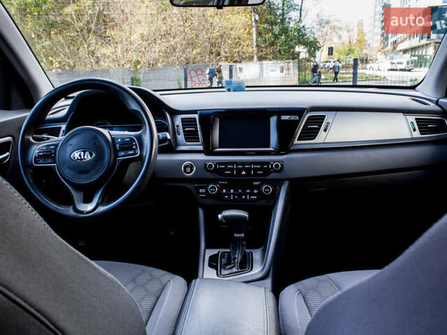 Красный Киа Niro, объемом двигателя 1.58 л и пробегом 56 тыс. км за 14500 $, фото 2 на Automoto.ua