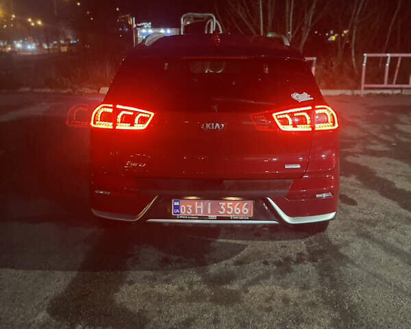 Червоний Кіа Niro, об'ємом двигуна 1.6 л та пробігом 180 тис. км за 12800 $, фото 7 на Automoto.ua