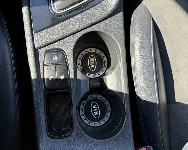Червоний Кіа Niro, об'ємом двигуна 1.6 л та пробігом 280 тис. км за 10500 $, фото 28 на Automoto.ua