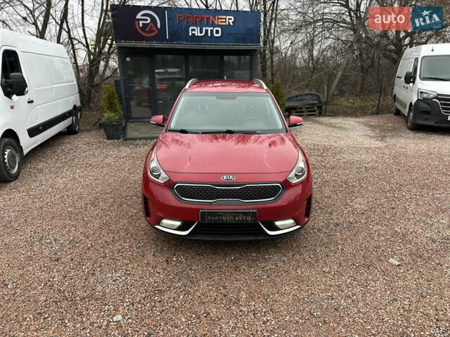 Красный Киа Niro, объемом двигателя 1.58 л и пробегом 190 тыс. км за 13000 $, фото 1 на Automoto.ua