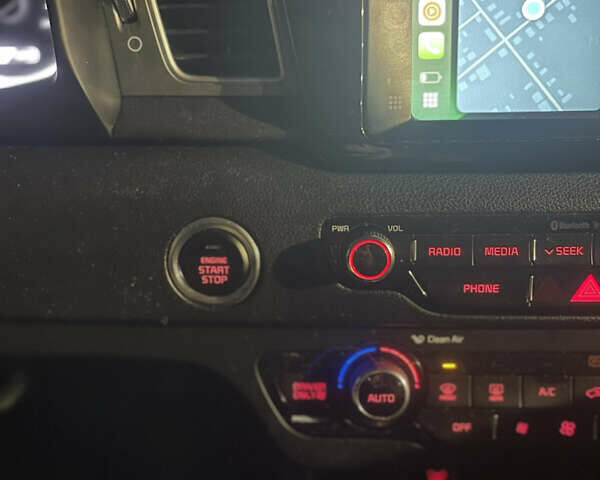 Червоний Кіа Niro, об'ємом двигуна 1.6 л та пробігом 180 тис. км за 12800 $, фото 11 на Automoto.ua