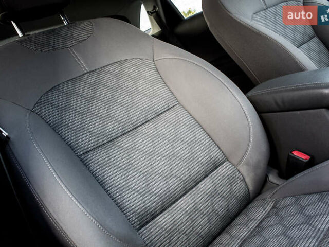 Красный Киа Niro, объемом двигателя 1.58 л и пробегом 56 тыс. км за 14500 $, фото 29 на Automoto.ua