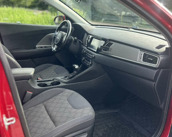 Красный Киа Niro, объемом двигателя 1.58 л и пробегом 85 тыс. км за 15000 $, фото 11 на Automoto.ua