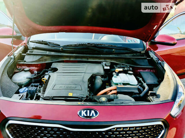 Червоний Кіа Niro, об'ємом двигуна 1.6 л та пробігом 100 тис. км за 16999 $, фото 8 на Automoto.ua
