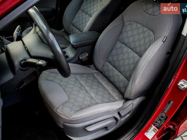 Красный Киа Niro, объемом двигателя 1.58 л и пробегом 56 тыс. км за 14500 $, фото 39 на Automoto.ua
