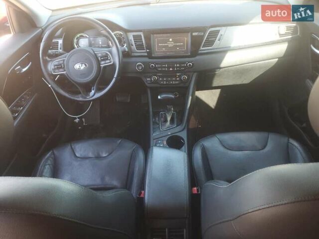 Красный Киа Niro, объемом двигателя 1.58 л и пробегом 166 тыс. км за 2850 $, фото 7 на Automoto.ua