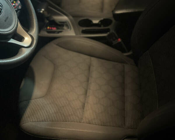 Червоний Кіа Niro, об'ємом двигуна 1.6 л та пробігом 180 тис. км за 12800 $, фото 13 на Automoto.ua