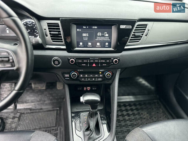 Красный Киа Niro, объемом двигателя 1.58 л и пробегом 190 тыс. км за 13000 $, фото 20 на Automoto.ua