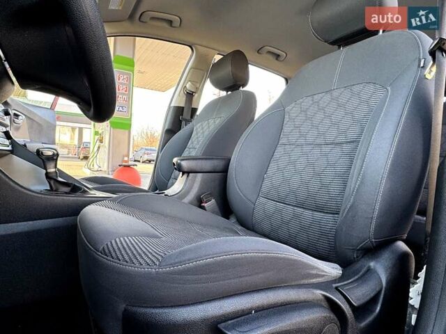 Красный Киа Niro, объемом двигателя 1.59 л и пробегом 115 тыс. км за 16900 $, фото 27 на Automoto.ua