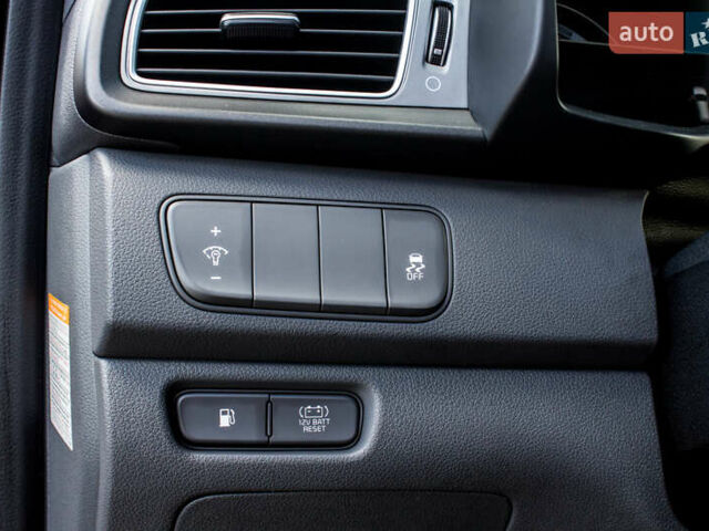 Красный Киа Niro, объемом двигателя 1.58 л и пробегом 56 тыс. км за 14500 $, фото 37 на Automoto.ua