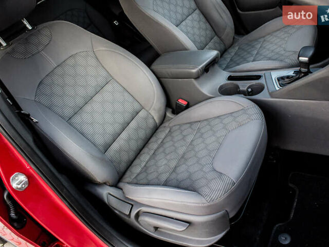 Красный Киа Niro, объемом двигателя 1.58 л и пробегом 56 тыс. км за 14500 $, фото 28 на Automoto.ua