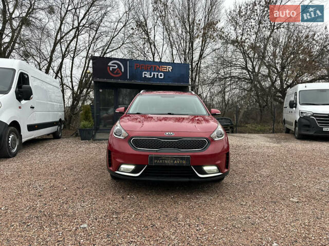 Красный Киа Niro, объемом двигателя 1.58 л и пробегом 190 тыс. км за 13000 $, фото 2 на Automoto.ua