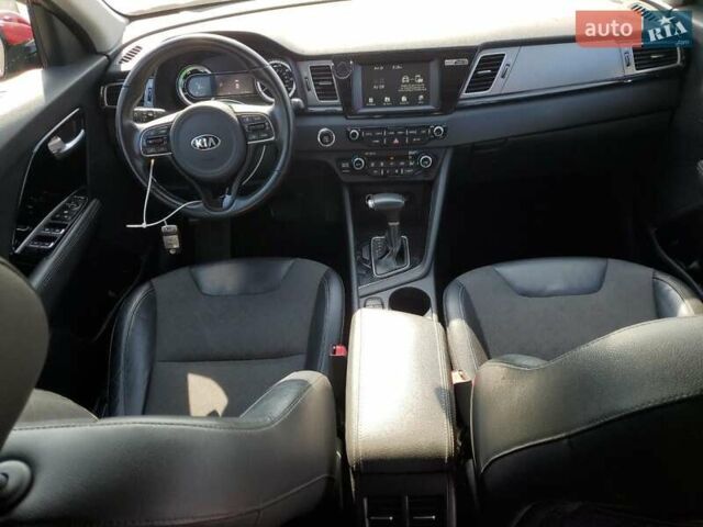 Красный Киа Niro, объемом двигателя 1.58 л и пробегом 163 тыс. км за 3000 $, фото 7 на Automoto.ua