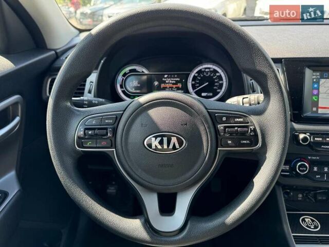 Червоний Кіа Niro, об'ємом двигуна 1.6 л та пробігом 82 тис. км за 16590 $, фото 31 на Automoto.ua
