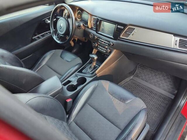 Червоний Кіа Niro, об'ємом двигуна 1.58 л та пробігом 238 тис. км за 13000 $, фото 2 на Automoto.ua