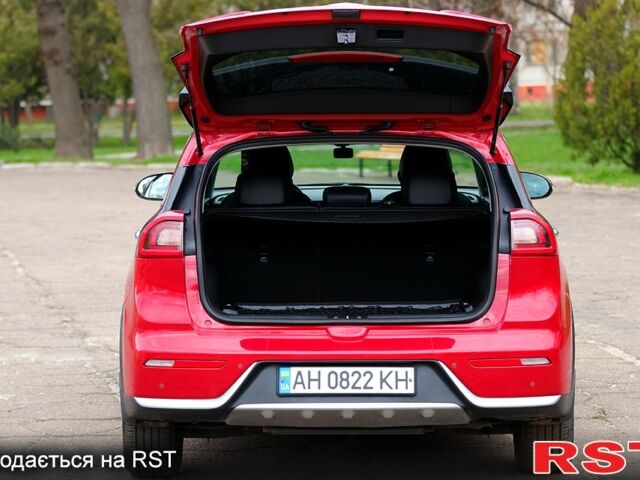 Красный Киа Niro, объемом двигателя 1.6 л и пробегом 49 тыс. км за 21000 $, фото 5 на Automoto.ua