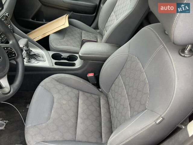Красный Киа Niro, объемом двигателя 1.58 л и пробегом 109 тыс. км за 14999 $, фото 5 на Automoto.ua