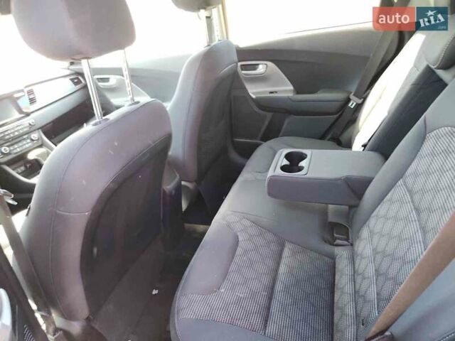 Красный Киа Niro, объемом двигателя 1.58 л и пробегом 76 тыс. км за 11700 $, фото 52 на Automoto.ua
