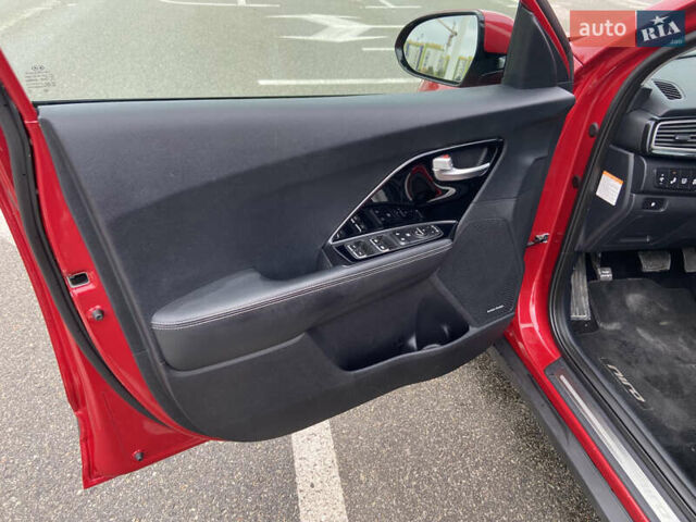 Красный Киа Niro, объемом двигателя 1.58 л и пробегом 119 тыс. км за 17250 $, фото 9 на Automoto.ua