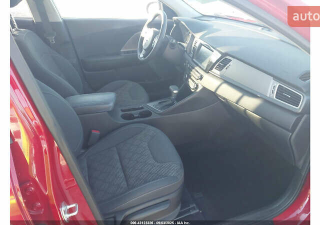 Красный Киа Niro, объемом двигателя 1.58 л и пробегом 76 тыс. км за 11700 $, фото 5 на Automoto.ua