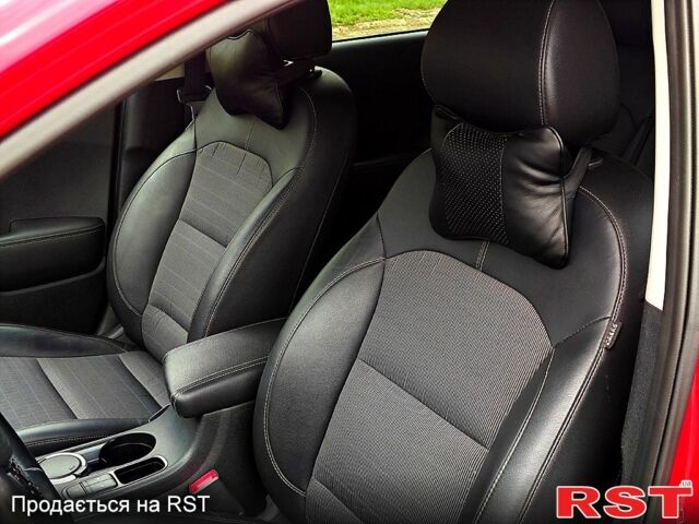 Красный Киа Niro, объемом двигателя 1.6 л и пробегом 49 тыс. км за 21000 $, фото 8 на Automoto.ua