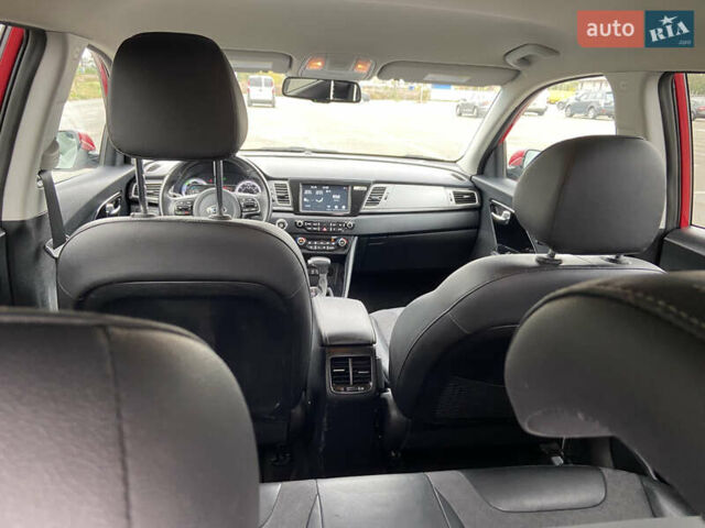 Красный Киа Niro, объемом двигателя 1.58 л и пробегом 119 тыс. км за 17250 $, фото 10 на Automoto.ua
