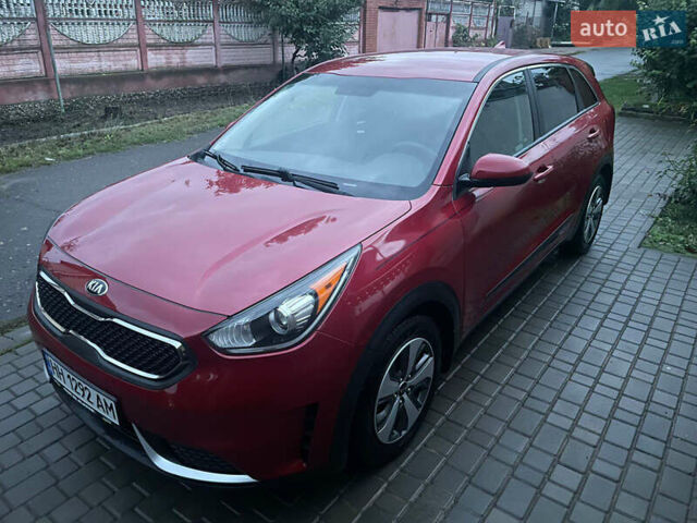 Красный Киа Niro, объемом двигателя 1.58 л и пробегом 67 тыс. км за 16300 $, фото 2 на Automoto.ua