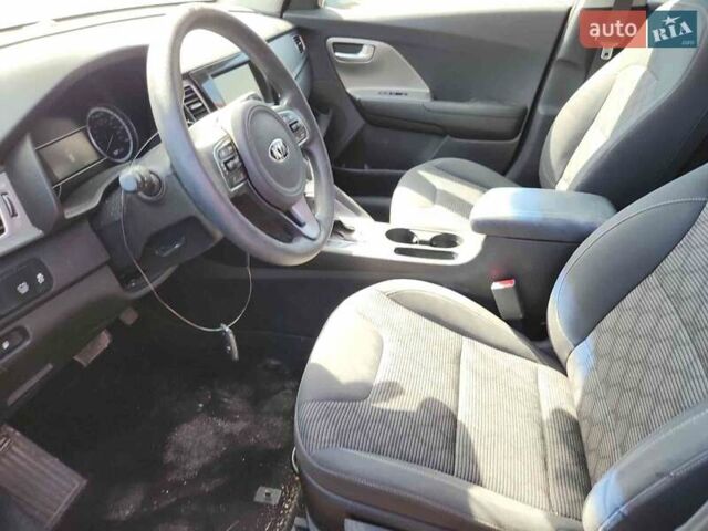Красный Киа Niro, объемом двигателя 1.58 л и пробегом 76 тыс. км за 11700 $, фото 56 на Automoto.ua