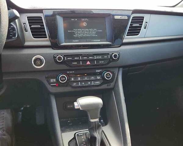 Красный Киа Niro, объемом двигателя 1.58 л и пробегом 76 тыс. км за 11700 $, фото 26 на Automoto.ua