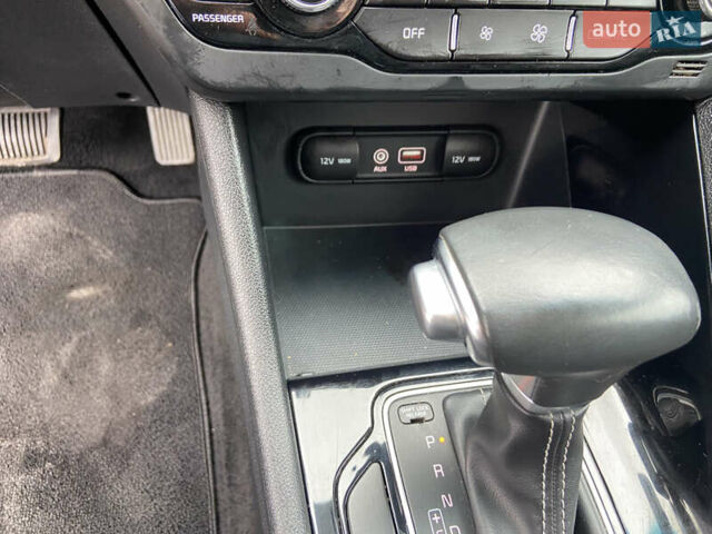 Красный Киа Niro, объемом двигателя 1.58 л и пробегом 119 тыс. км за 17250 $, фото 18 на Automoto.ua