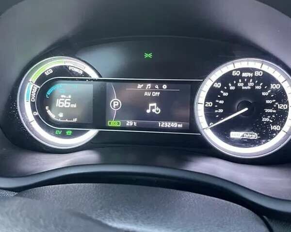 Красный Киа Niro, объемом двигателя 1.58 л и пробегом 123 тыс. км за 14200 $, фото 8 на Automoto.ua