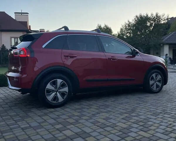 Красный Киа Niro, объемом двигателя 1.58 л и пробегом 123 тыс. км за 14200 $, фото 2 на Automoto.ua