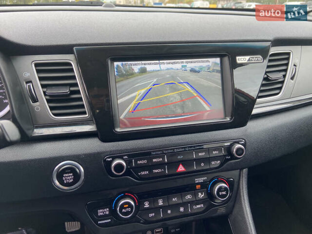 Красный Киа Niro, объемом двигателя 1.58 л и пробегом 119 тыс. км за 17250 $, фото 23 на Automoto.ua