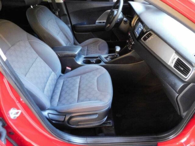 Красный Киа Niro, объемом двигателя 1.6 л и пробегом 40 тыс. км за 12400 $, фото 7 на Automoto.ua