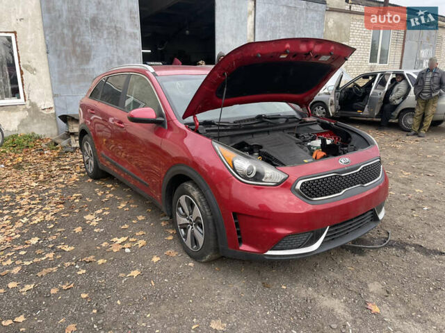 Красный Киа Niro, объемом двигателя 1.58 л и пробегом 109 тыс. км за 14999 $, фото 1 на Automoto.ua
