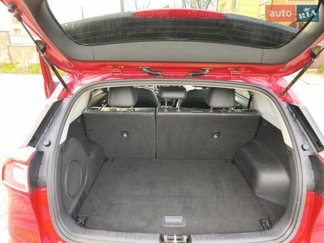 Красный Киа Niro, объемом двигателя 0 л и пробегом 138 тыс. км за 18800 $, фото 6 на Automoto.ua