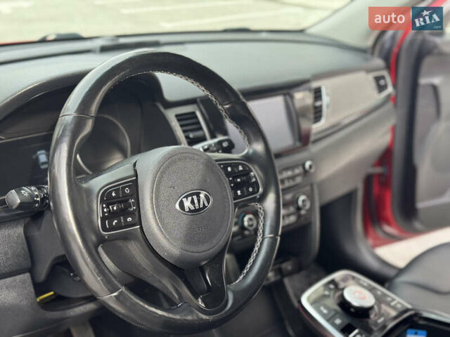 Красный Киа Niro, объемом двигателя 0 л и пробегом 135 тыс. км за 17299 $, фото 51 на Automoto.ua