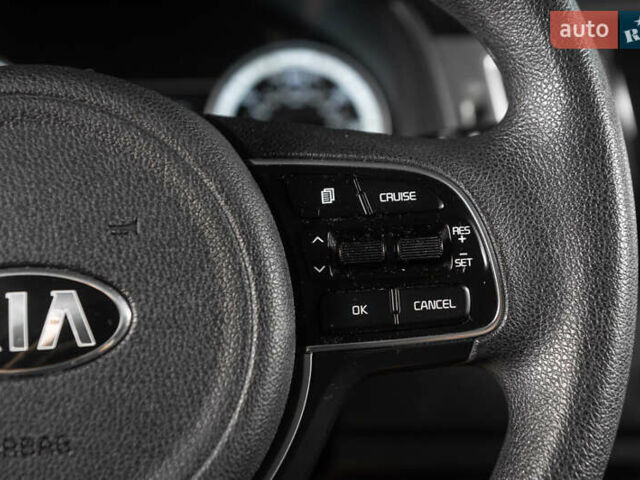 Красный Киа Niro, объемом двигателя 1.58 л и пробегом 163 тыс. км за 14900 $, фото 20 на Automoto.ua