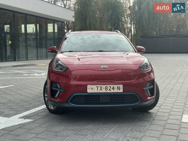 Красный Киа Niro, объемом двигателя 0 л и пробегом 135 тыс. км за 17299 $, фото 2 на Automoto.ua