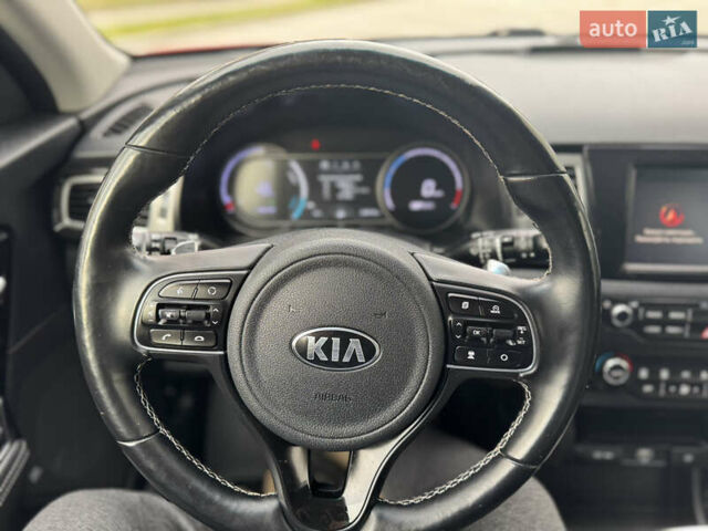 Красный Киа Niro, объемом двигателя 0 л и пробегом 135 тыс. км за 17299 $, фото 59 на Automoto.ua
