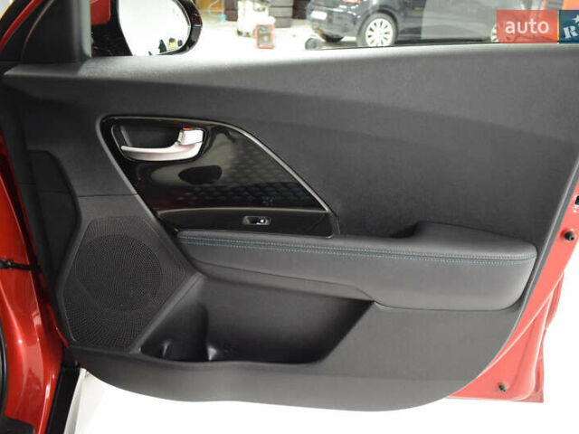 Красный Киа Niro, объемом двигателя 0 л и пробегом 83 тыс. км за 13300 $, фото 7 на Automoto.ua