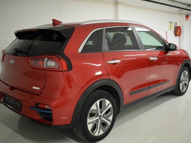 Красный Киа Niro, объемом двигателя 0 л и пробегом 83 тыс. км за 14700 $, фото 3 на Automoto.ua