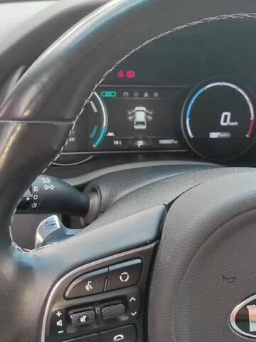 Красный Киа Niro, объемом двигателя 0 л и пробегом 166 тыс. км за 17000 $, фото 18 на Automoto.ua