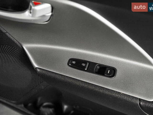 Красный Киа Niro, объемом двигателя 1.58 л и пробегом 163 тыс. км за 14900 $, фото 18 на Automoto.ua