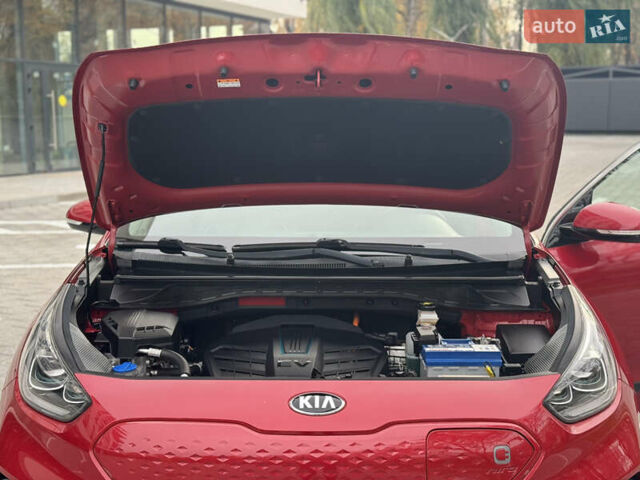 Красный Киа Niro, объемом двигателя 0 л и пробегом 135 тыс. км за 17299 $, фото 66 на Automoto.ua