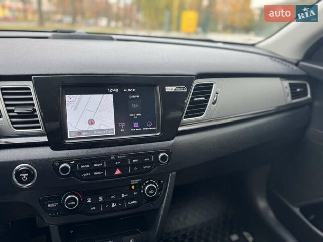 Красный Киа Niro, объемом двигателя 0 л и пробегом 135 тыс. км за 17299 $, фото 61 на Automoto.ua