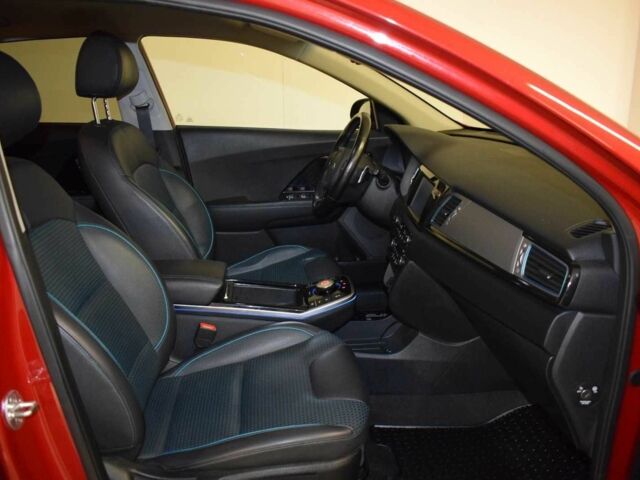 Красный Киа Niro, объемом двигателя 0 л и пробегом 83 тыс. км за 14700 $, фото 8 на Automoto.ua
