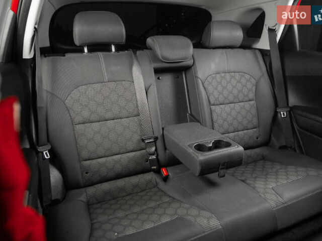 Красный Киа Niro, объемом двигателя 1.58 л и пробегом 163 тыс. км за 14900 $, фото 39 на Automoto.ua